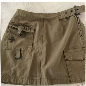 Grunge army green cargo back pockets mini skirt adjustable waist buckle
